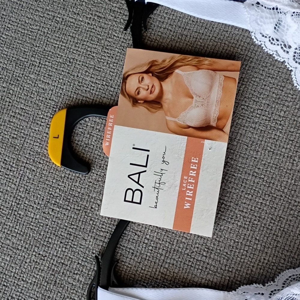 NWT Bali White Lace Wireless Comfort Bra Large - Picture 2 of 5